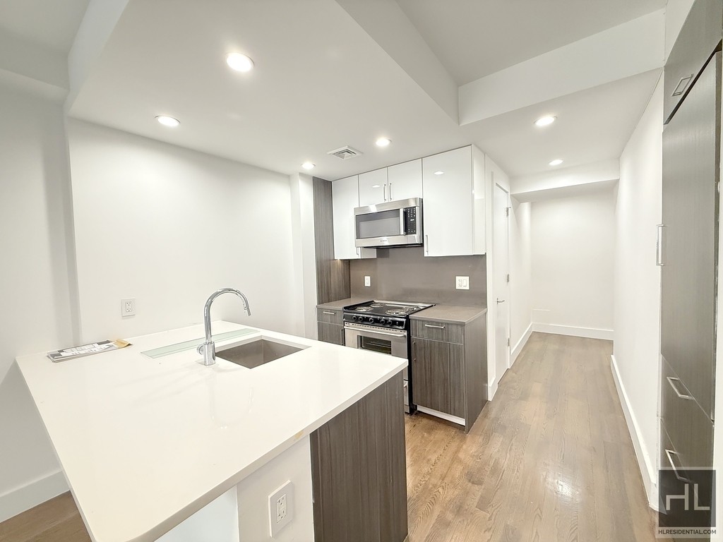 West End Avenue - Photo 1