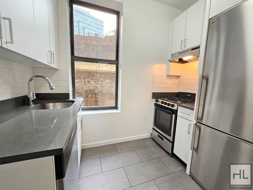 West 72 Street - Photo 1