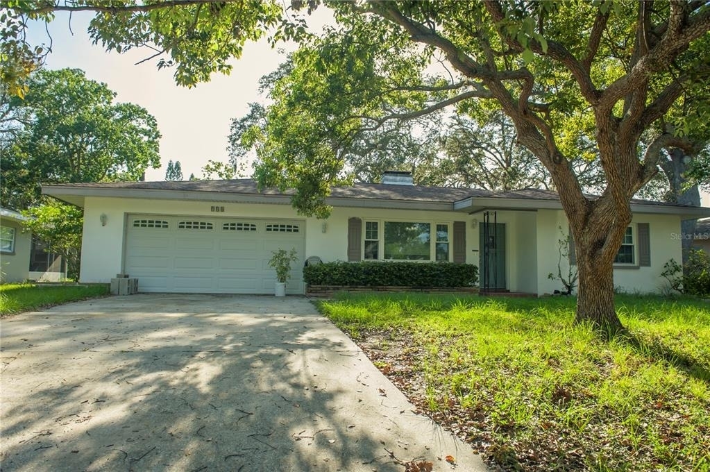 904 Brookside Drive - Photo 0
