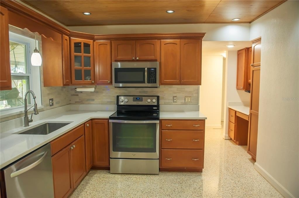 904 Brookside Drive - Photo 3