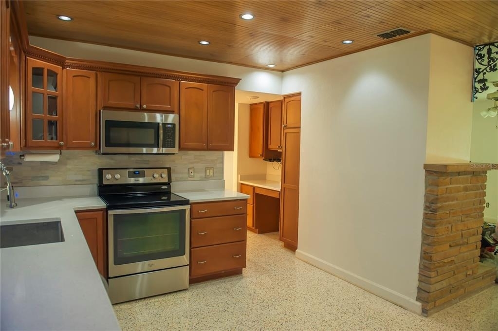 904 Brookside Drive - Photo 2