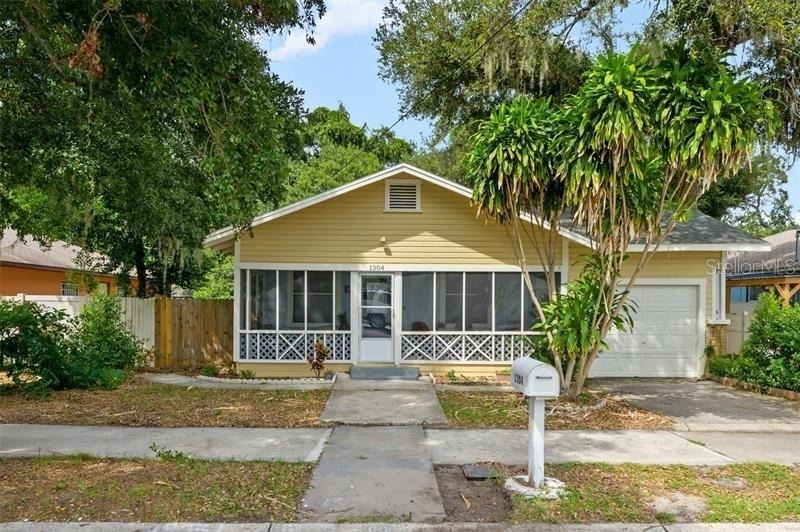 1304 E 32nd Avenue - Photo 0