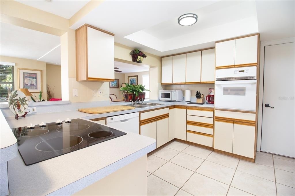 4333 Newbury Drive - Photo 4
