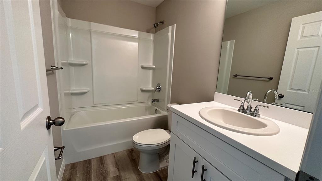 327 Lester Avenue S - Photo 11