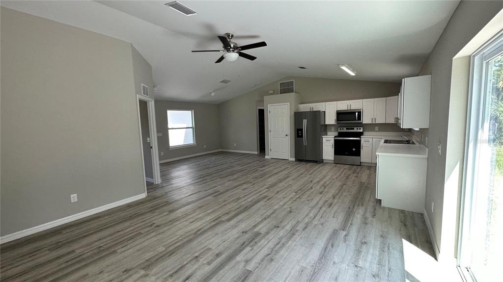327 Lester Avenue S - Photo 3