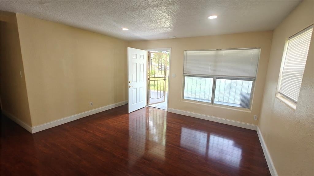 6918 Ravenna Avenue - Photo 5