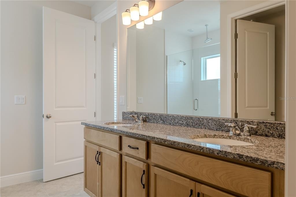 16705 Victoria Grove Alley - Photo 28
