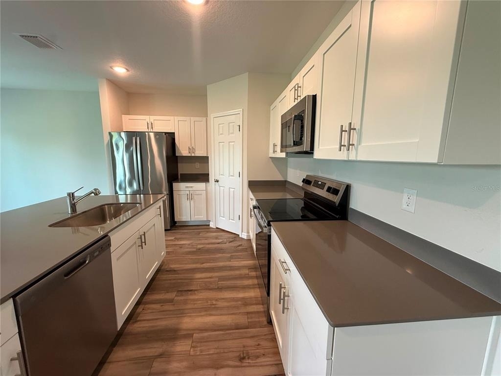 7909 Peacelily Avenue - Photo 4