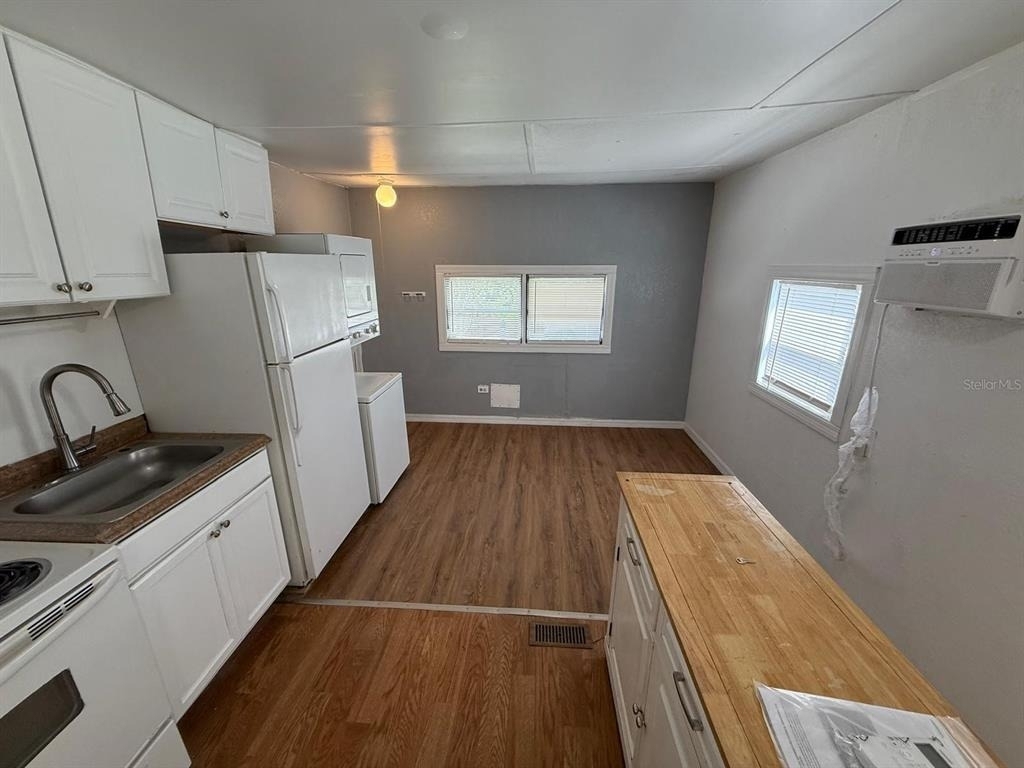 6954 Pompeii Road - Photo 8