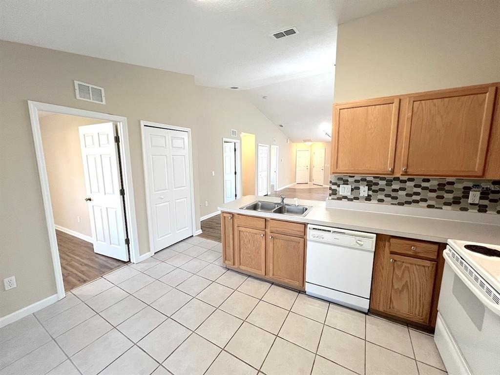 41 Eton Lane - Photo 9