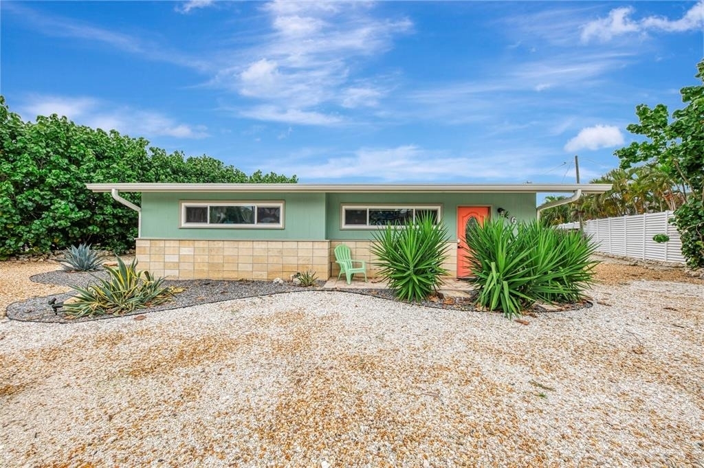4626 Gleason Avenue - Photo 2