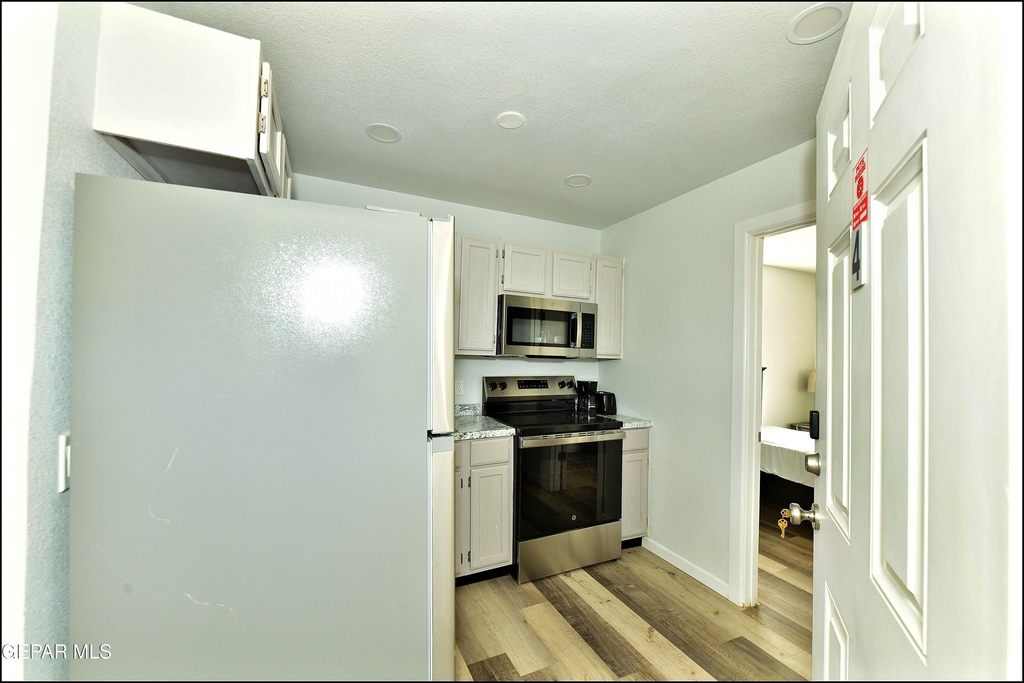 6806 Alameda Avenue - Photo 3