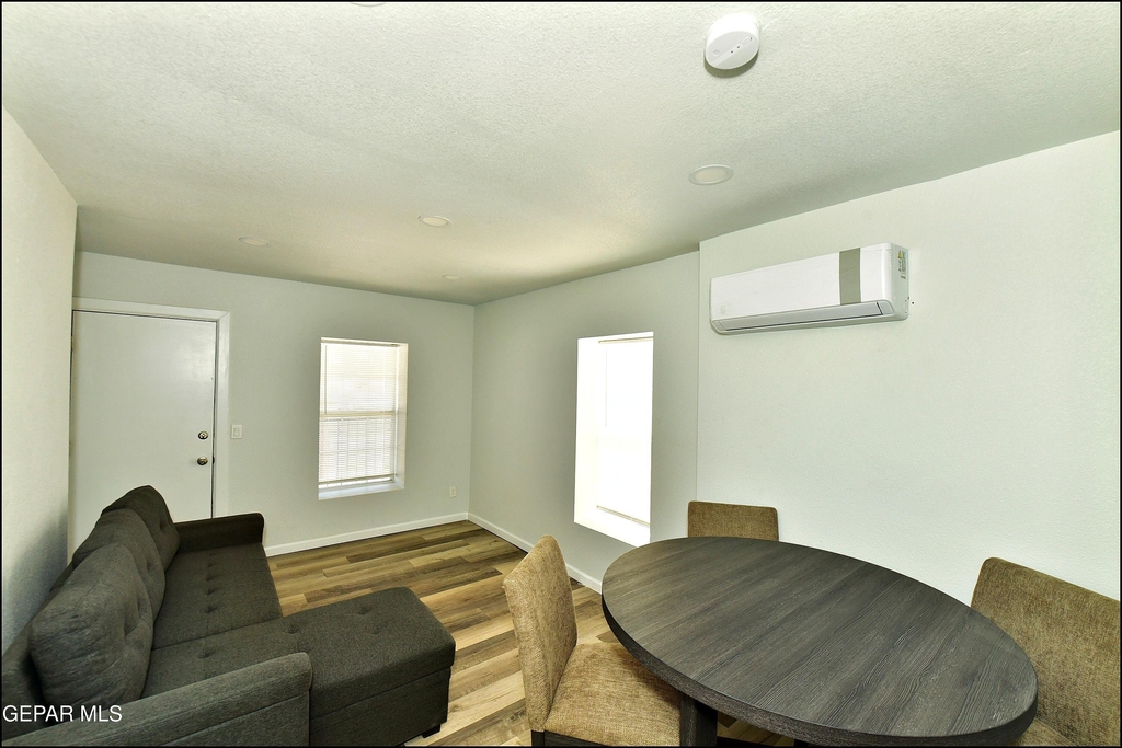 6806 Alameda Avenue - Photo 4