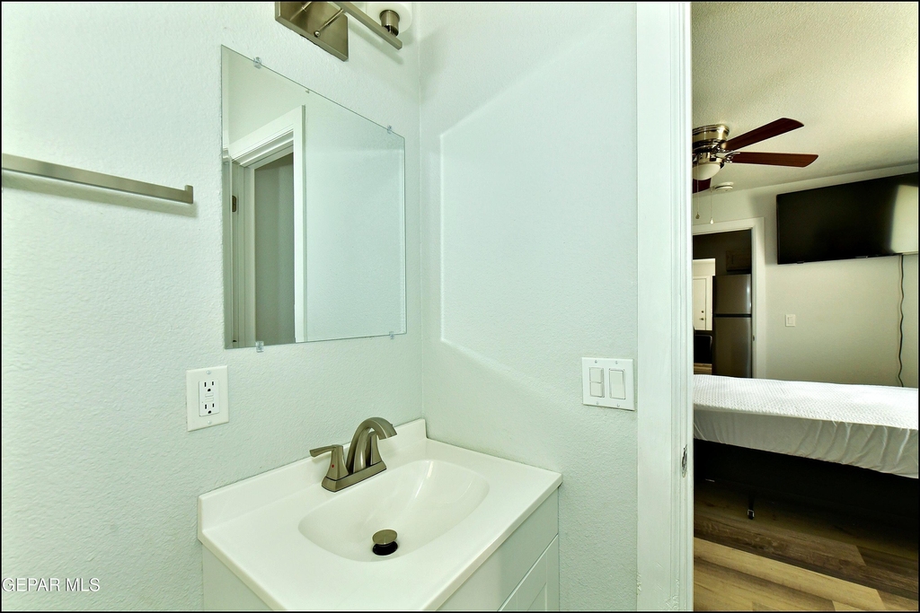 6806 Alameda Avenue - Photo 16