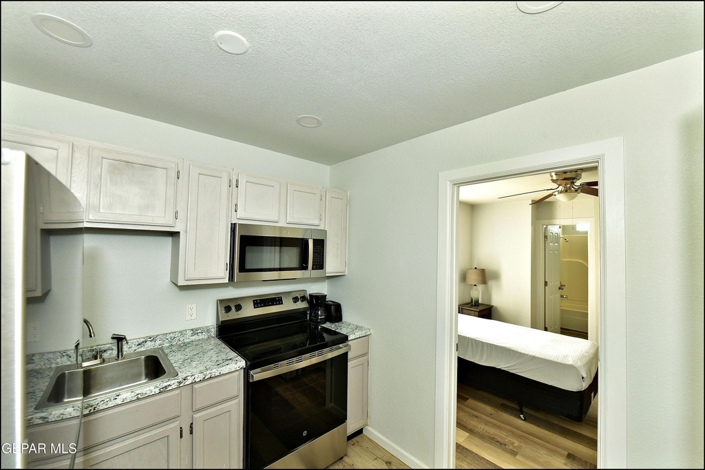 6806 Alameda Avenue - Photo 8