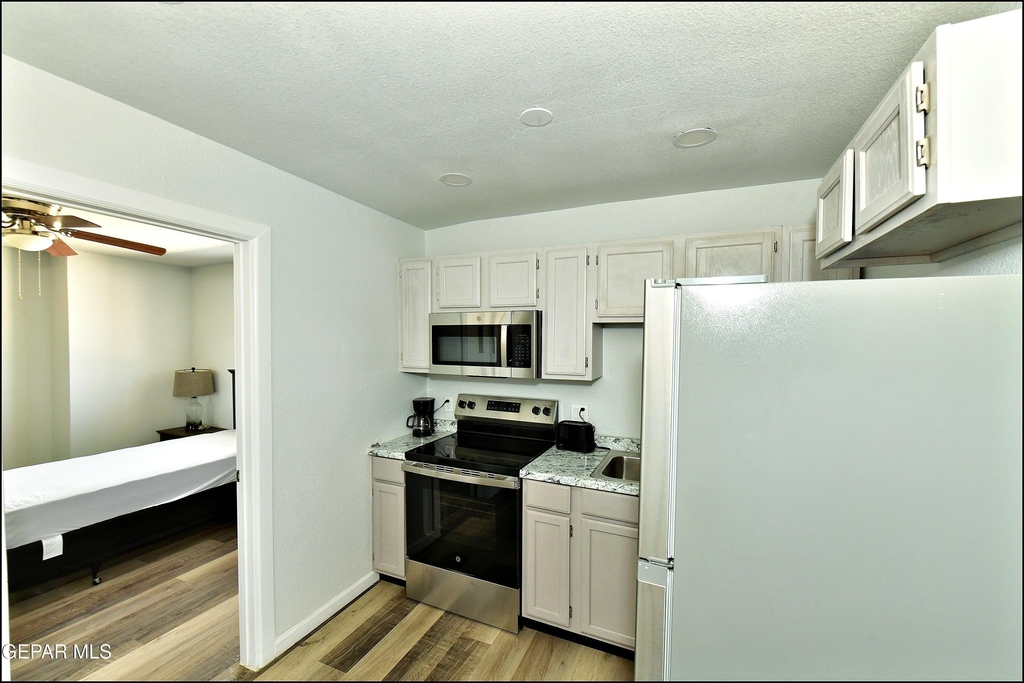 6806 Alameda Avenue - Photo 8