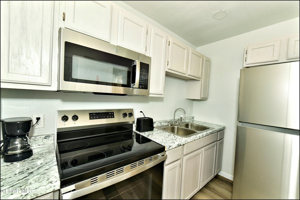 6806 Alameda Avenue - Photo 10