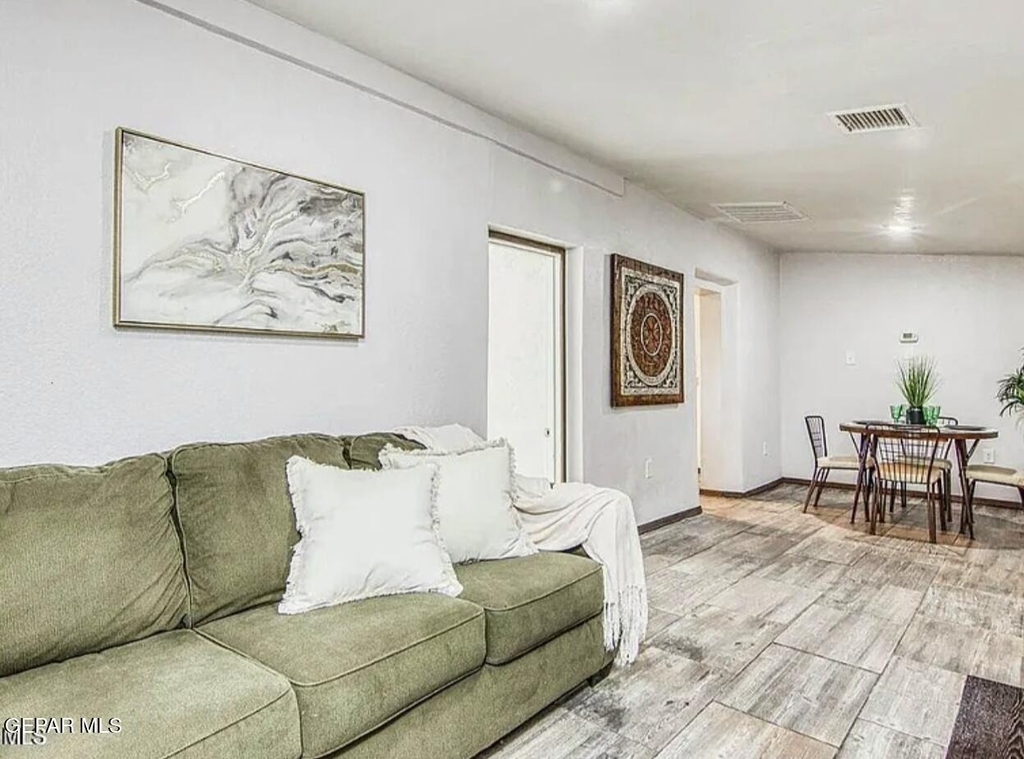 221 Hadlock Street - Photo 1