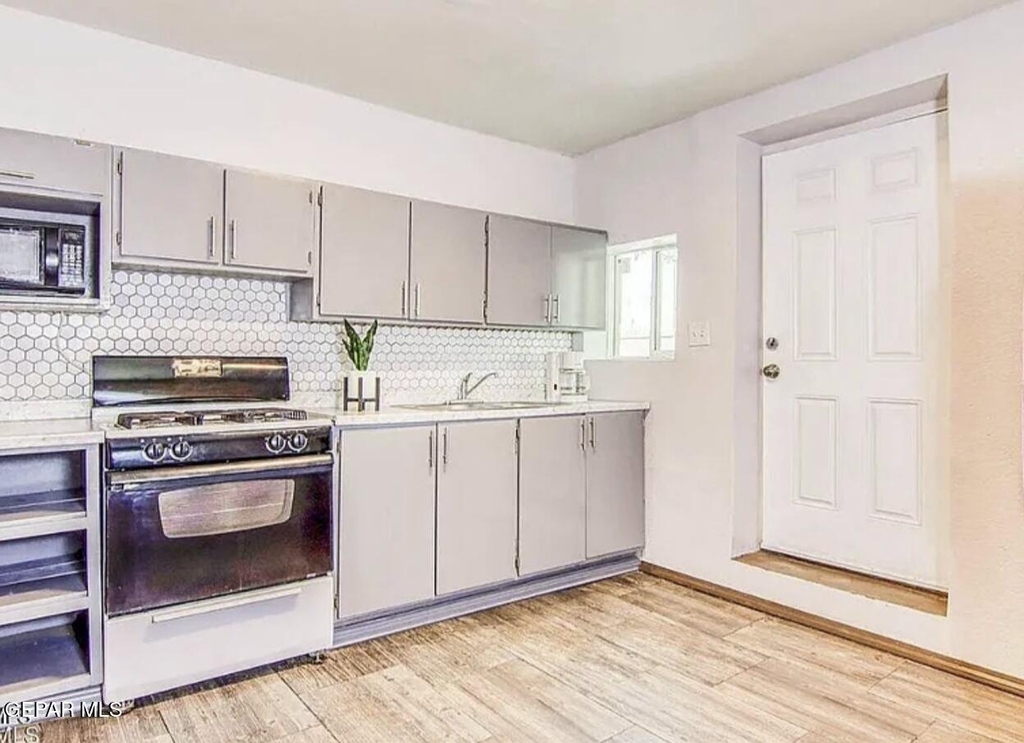221 Hadlock Street - Photo 4