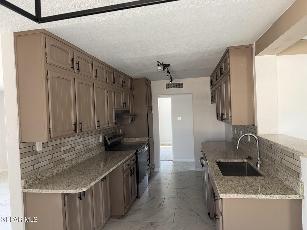 8104 Dempsey Avenue - Photo 5