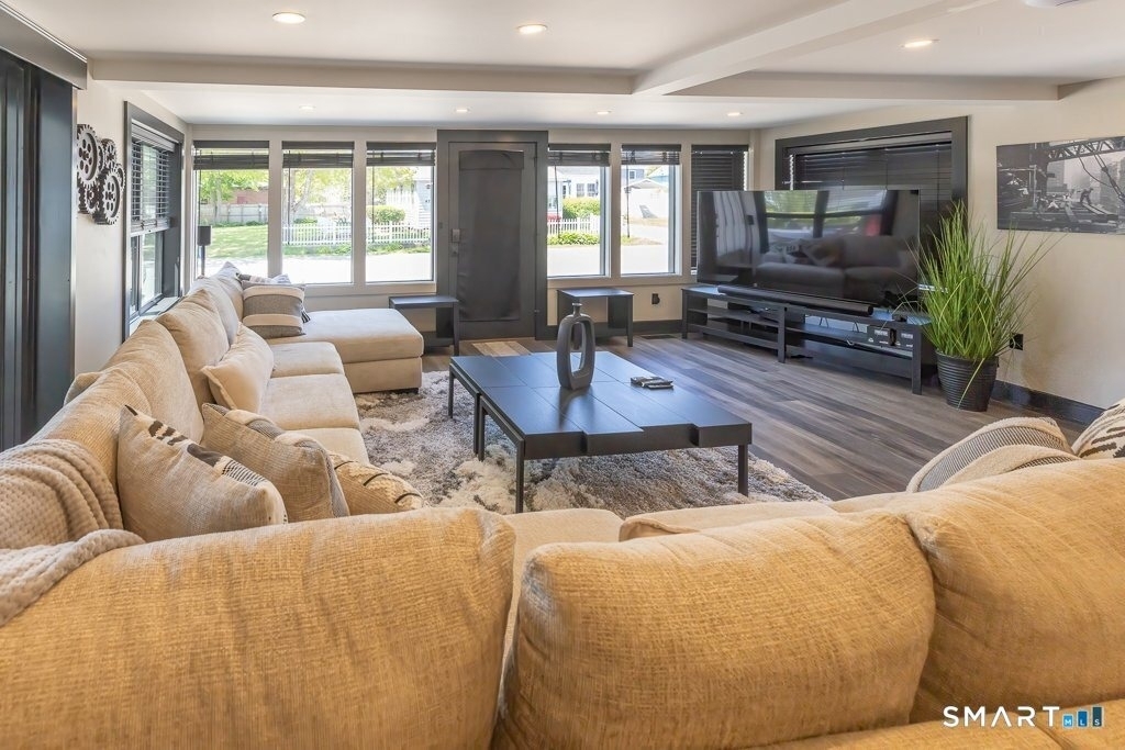48 Swan Avenue - Photo 8