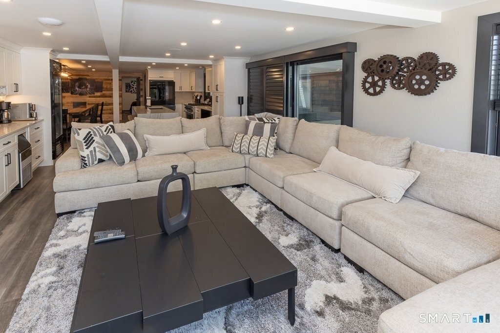 48 Swan Avenue - Photo 4