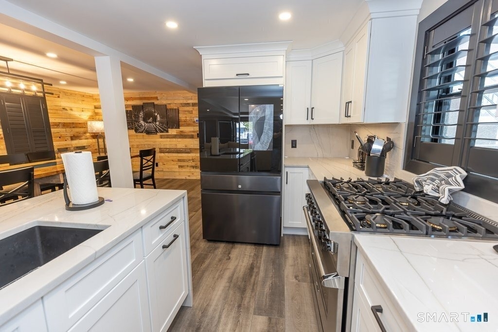 48 Swan Avenue - Photo 16