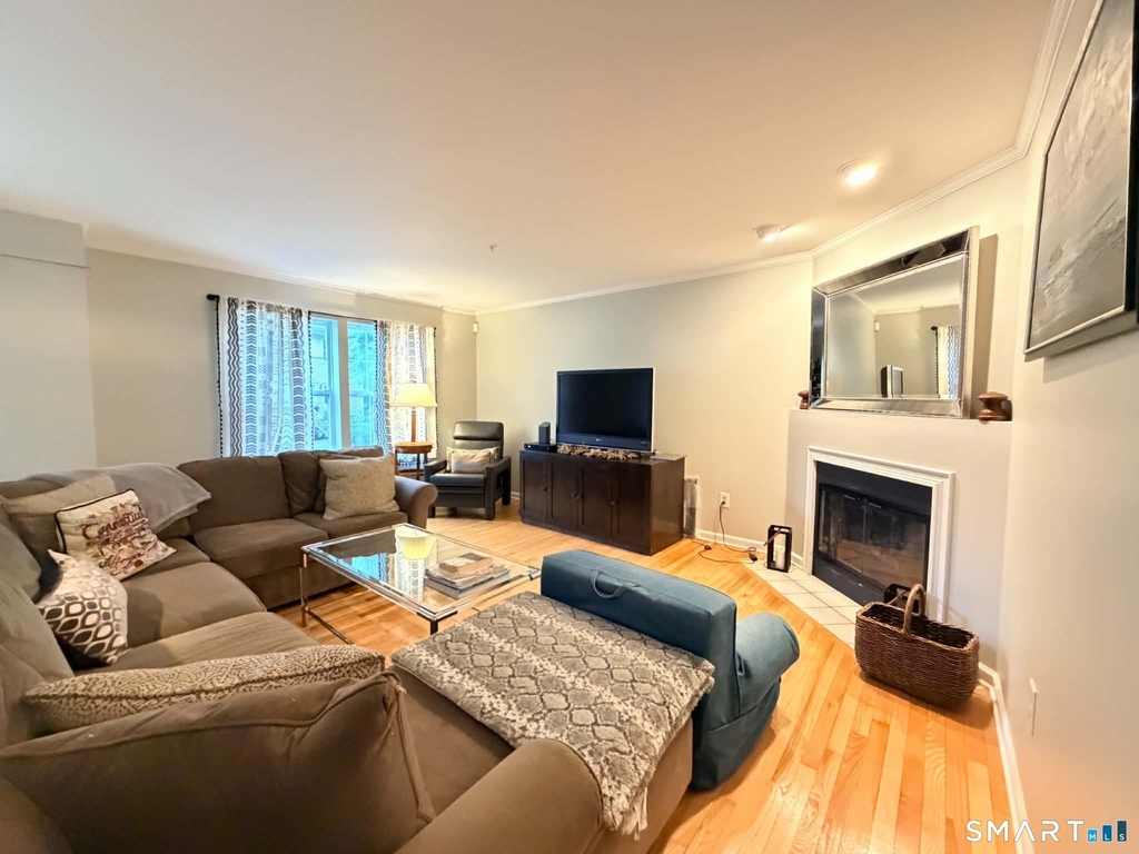 633 Danbury Road - Photo 4