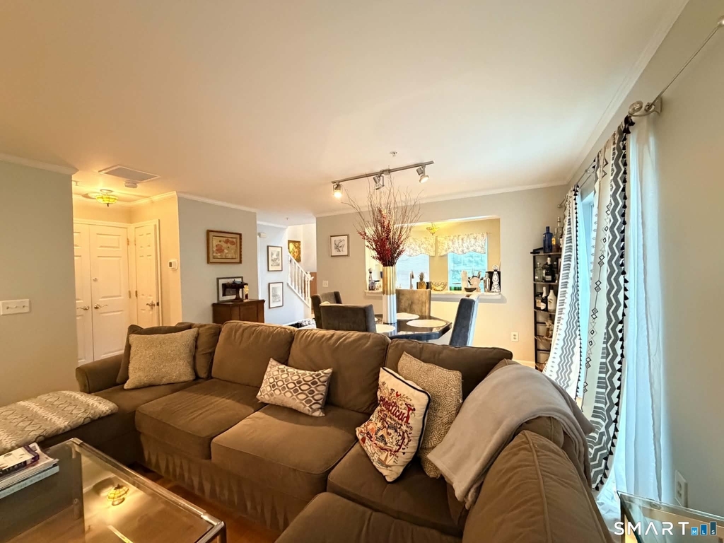 633 Danbury Road - Photo 5