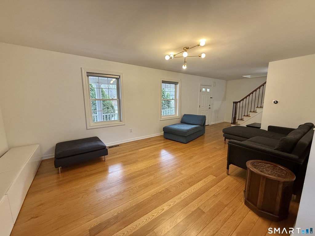 70 Renwick Place - Photo 4