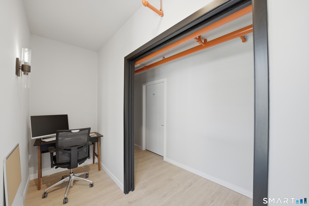 589 Bedford Street - Photo 9