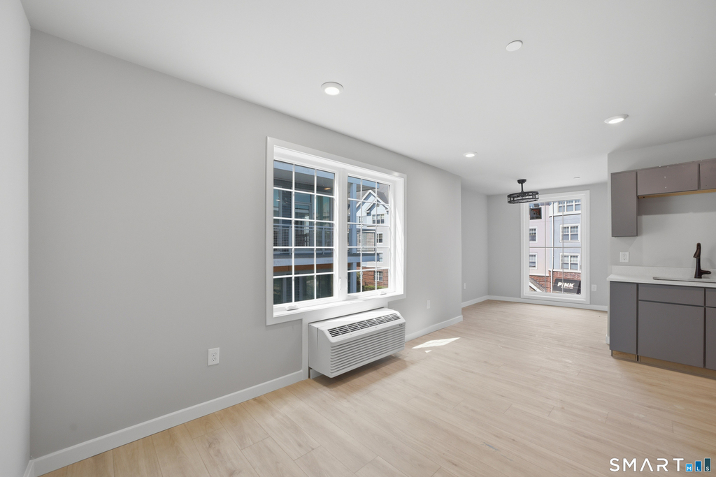 589 Bedford Street - Photo 3
