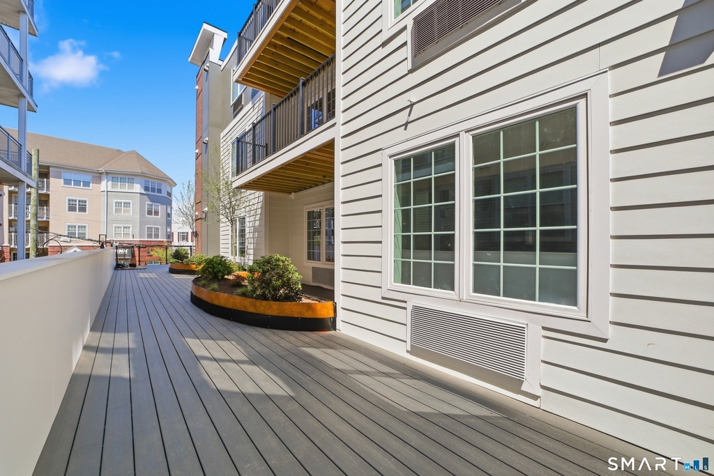589 Bedford Street - Photo 13