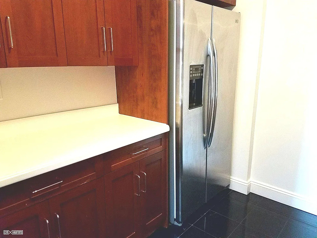 West 92nd St - Photo 8