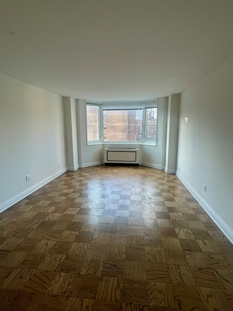 400 East 71st Street, 22K - Photo 2