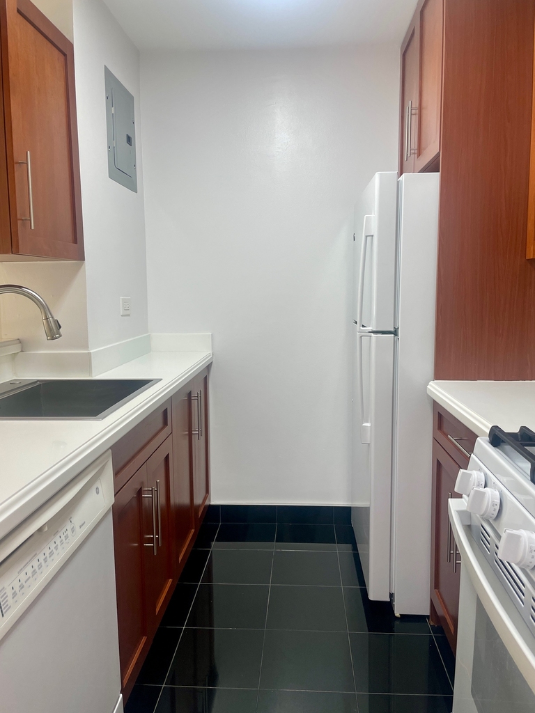 400 East 71st Street, 22K - Photo 4