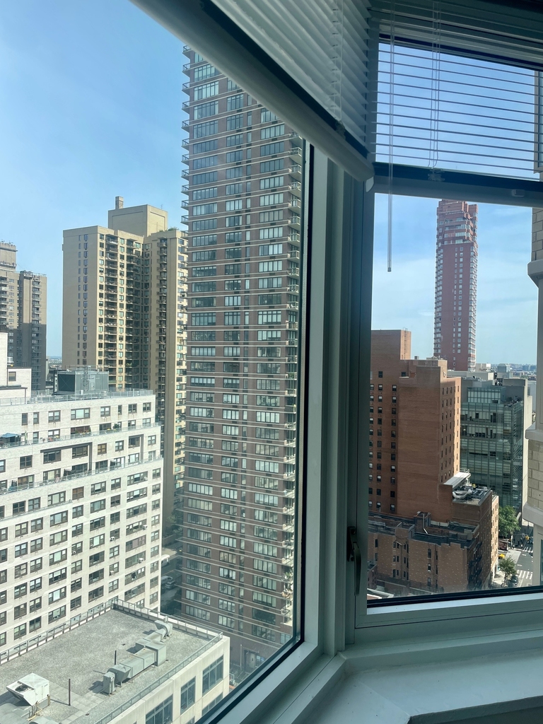 400 East 71st Street, 22K - Photo 0