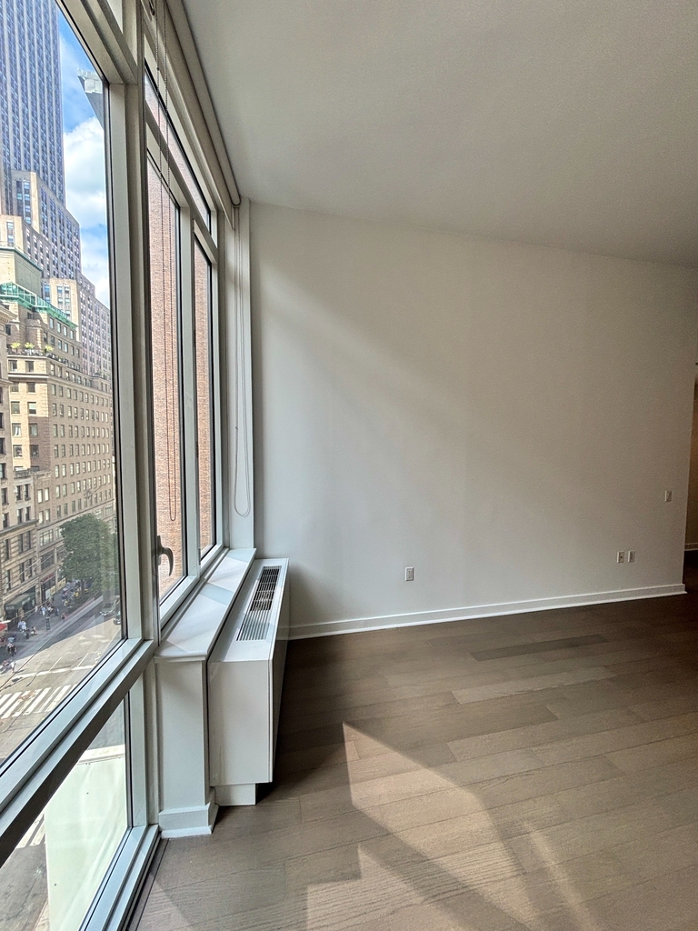 5th Avenue (31ST & 32ND ST) - Photo 5