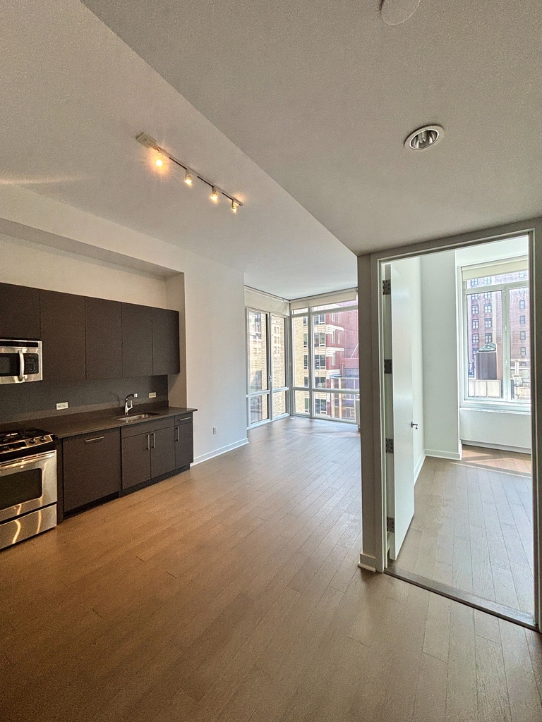 5th Avenue (31ST & 32ND ST) - Photo 9