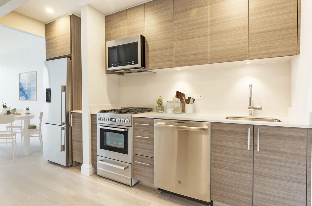 West 48th Street (BROADWAY & 8TH AVE) - Photo 2