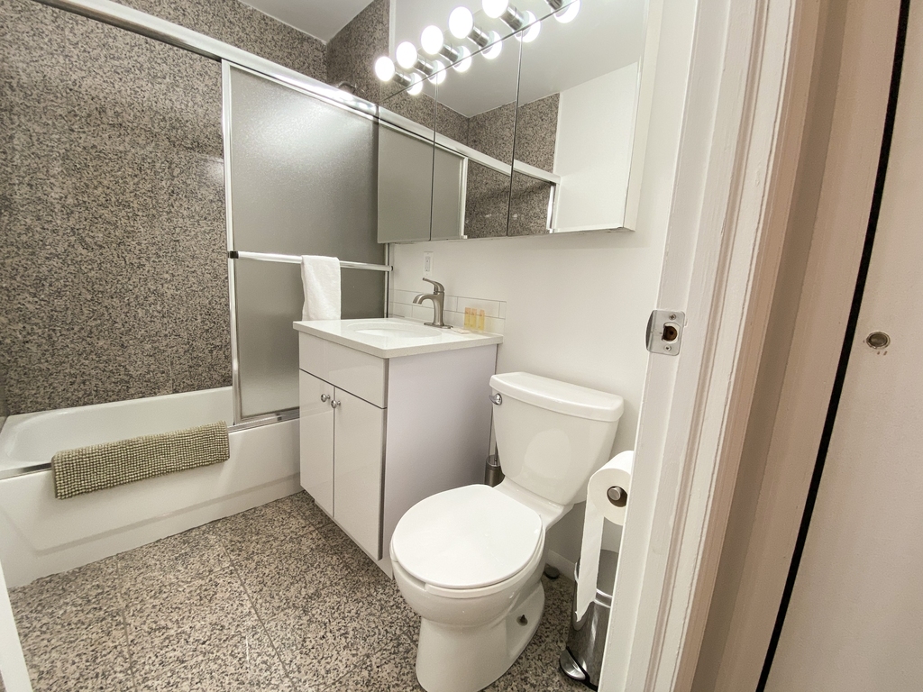 West 51st Street - Photo 8