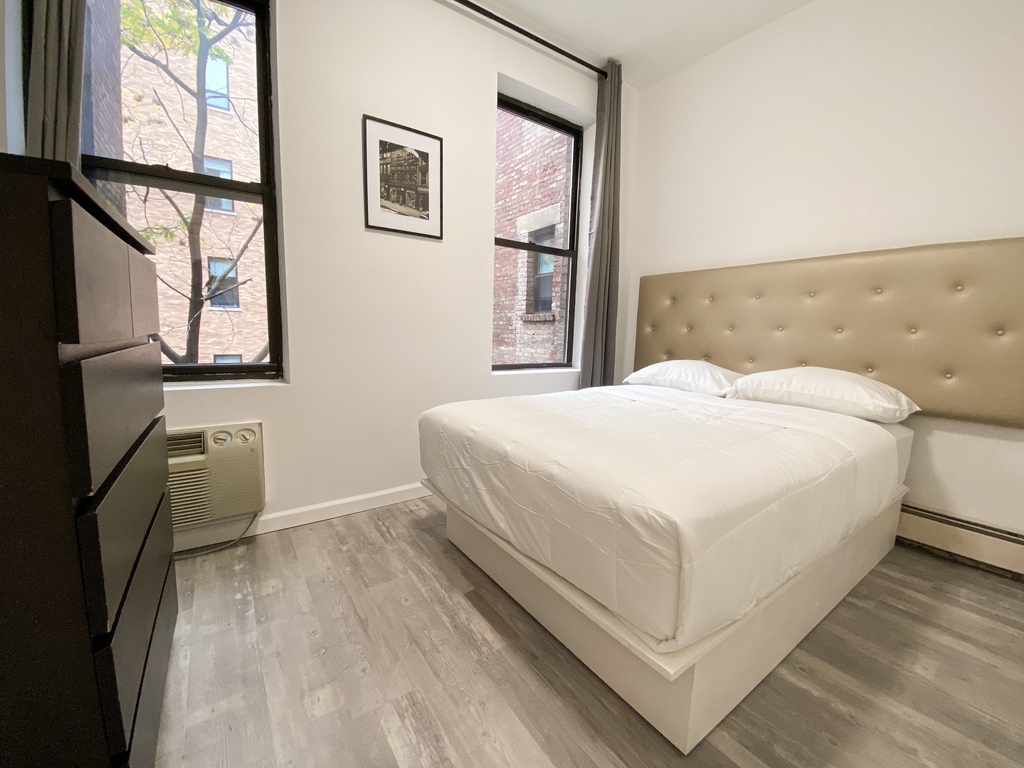 West 51st Street - Photo 9
