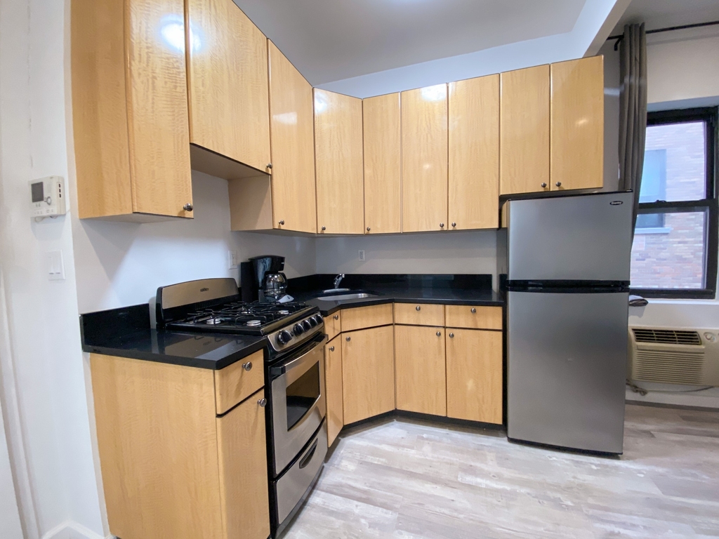 West 51st Street - Photo 5