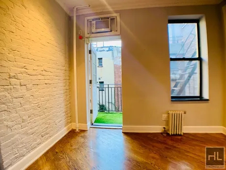 East 10th Street - Photo 4