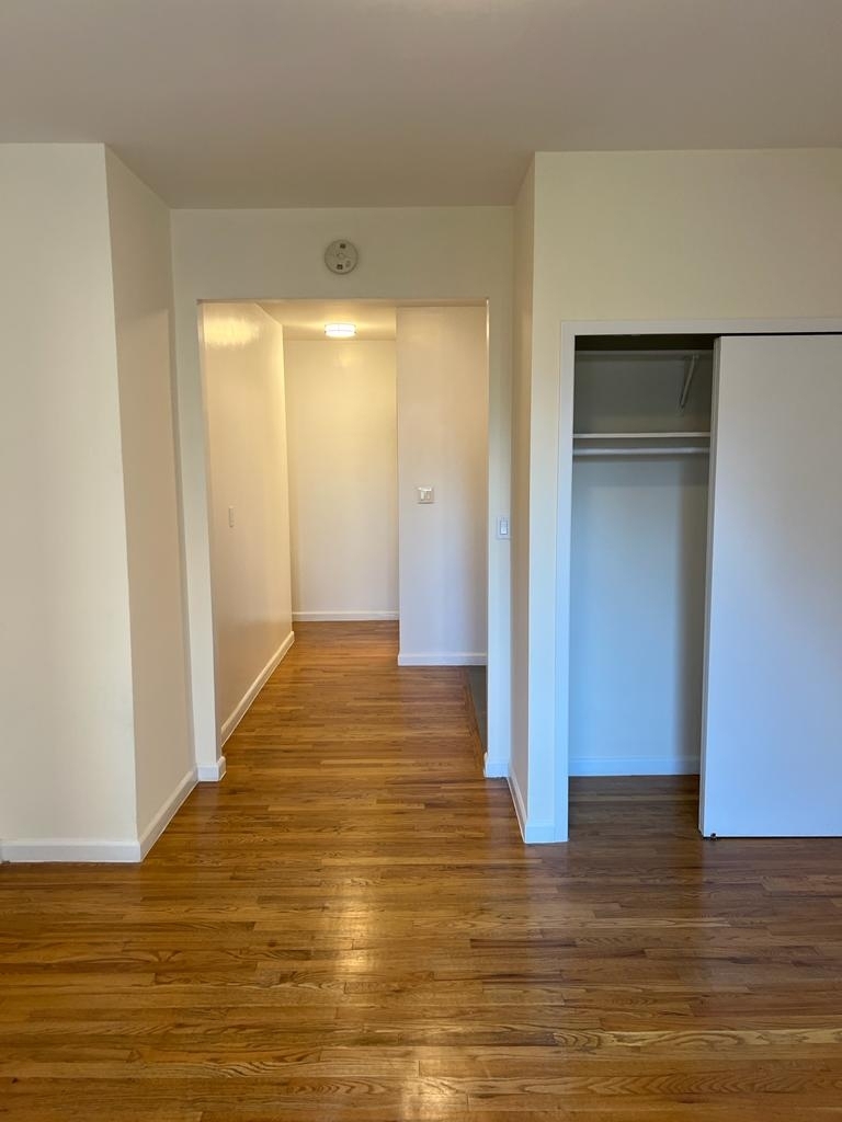 East 10th Street - Photo 3