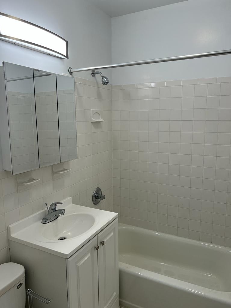 East 10th Street - Photo 4