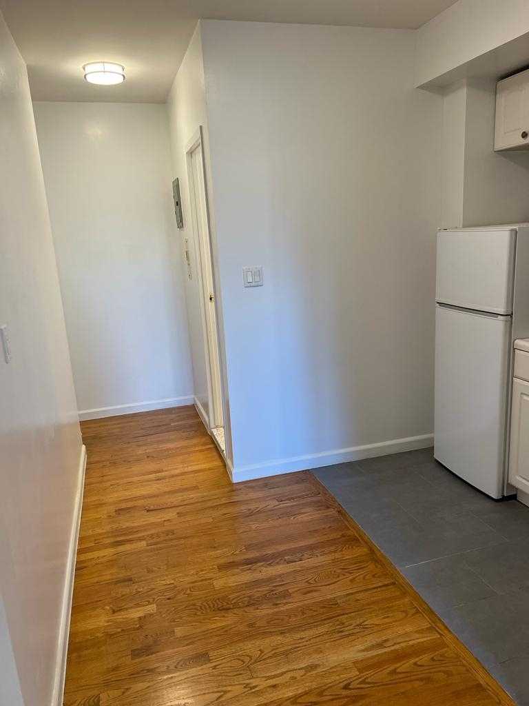 East 10th Street - Photo 1