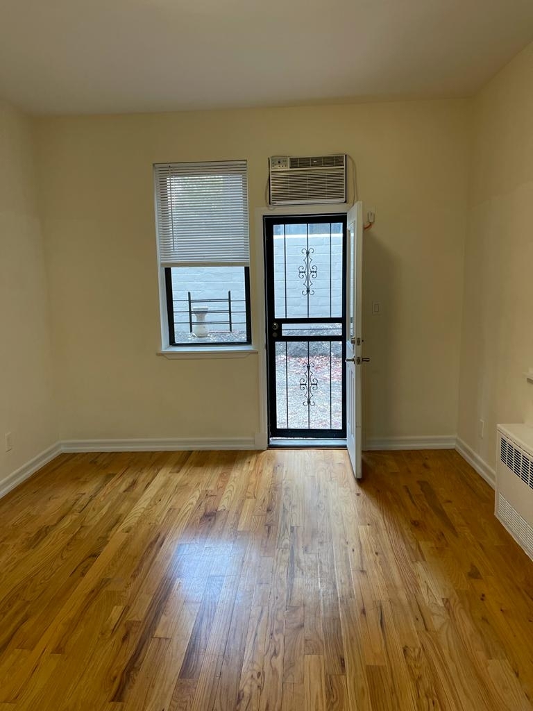 East 10th Street - Photo 1