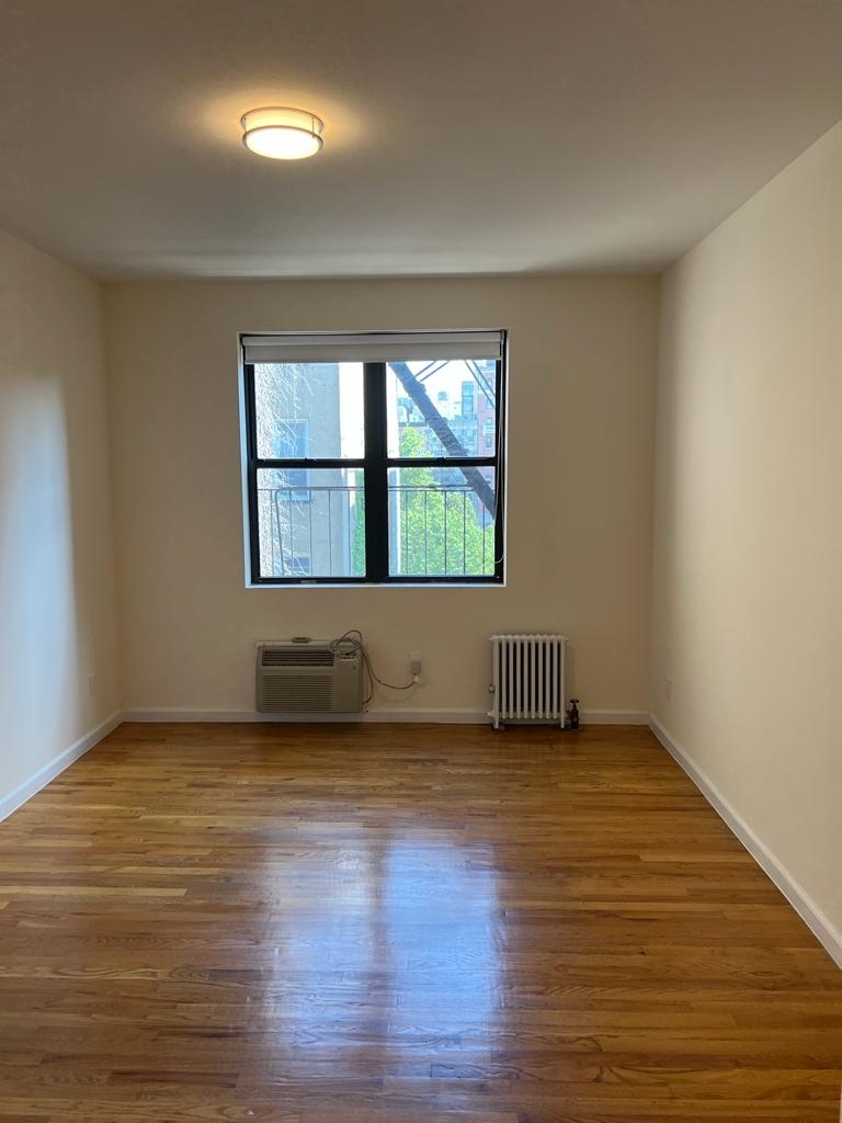 East 10th Street - Photo 2