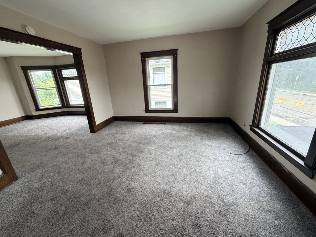 12 Tompkins St - Photo 3